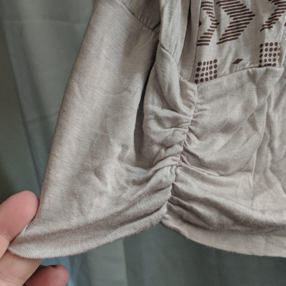 Rayon blouse with banded bottom - Picture 2 of 4